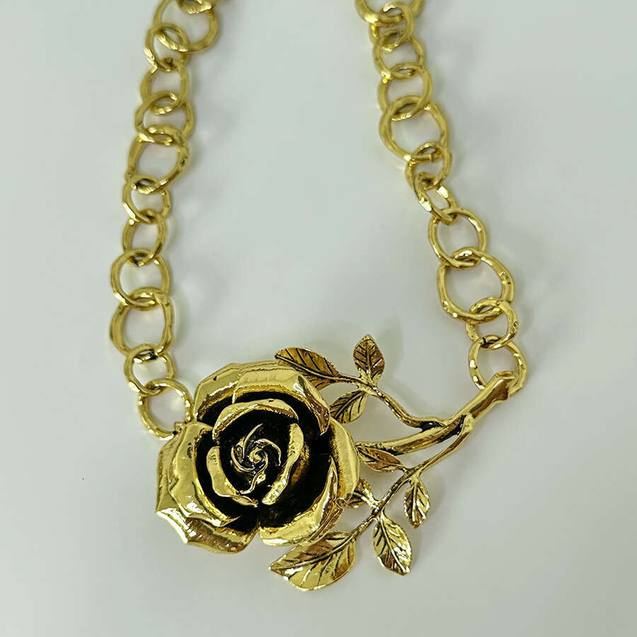 ZA European American Fashionable Unique Three-Dimensional Rose Flower Pendant Necklace with Stylish Metal Ring and Thick Clavicle Chain