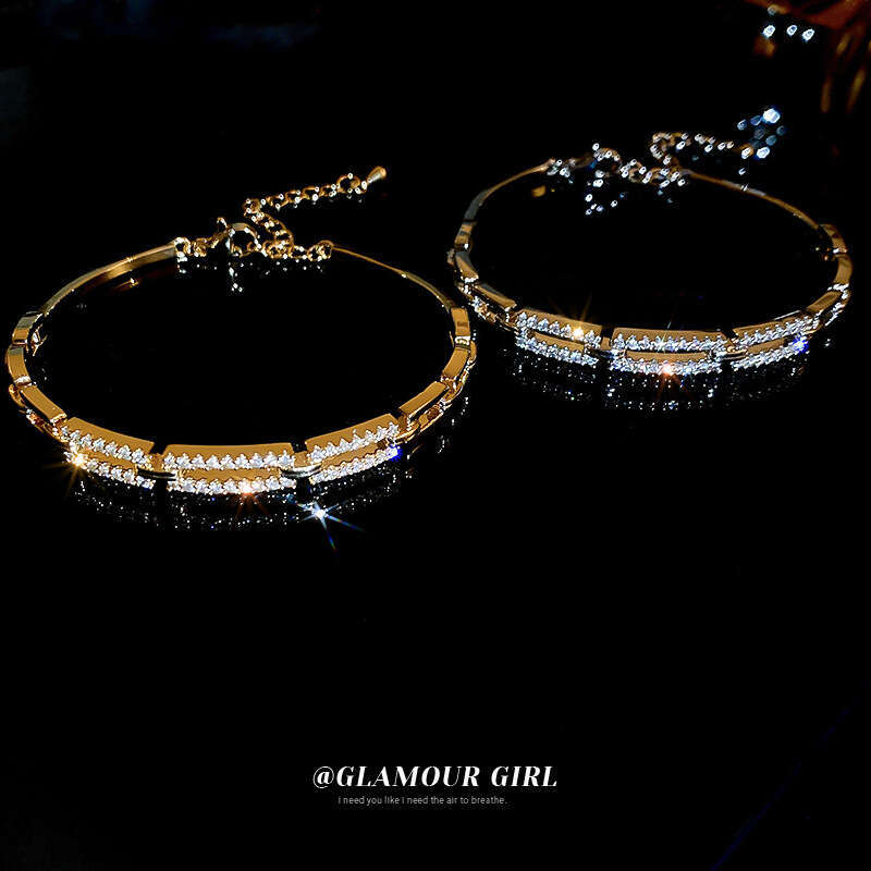 Fashionable and stylish diamond-encrusted pig nose bracelet for women, light luxury full-diamond Design design, versatile adjustable open bangle