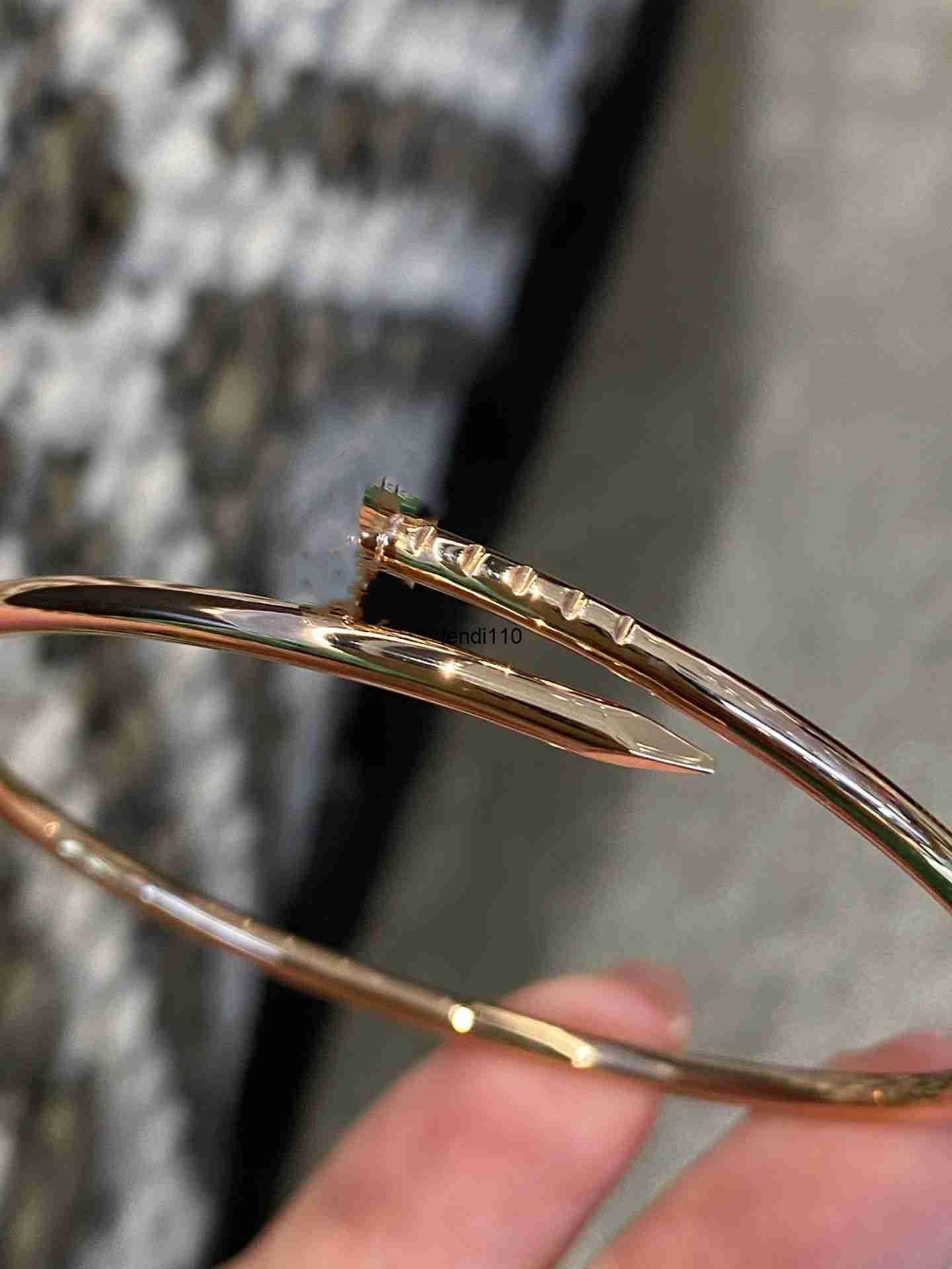 Bangle Bangle Luxury Thin nail bracelet Designer bracelet for woman rose gold top V-gold lightweight high-end diamond 18k bracelet Earrings street
