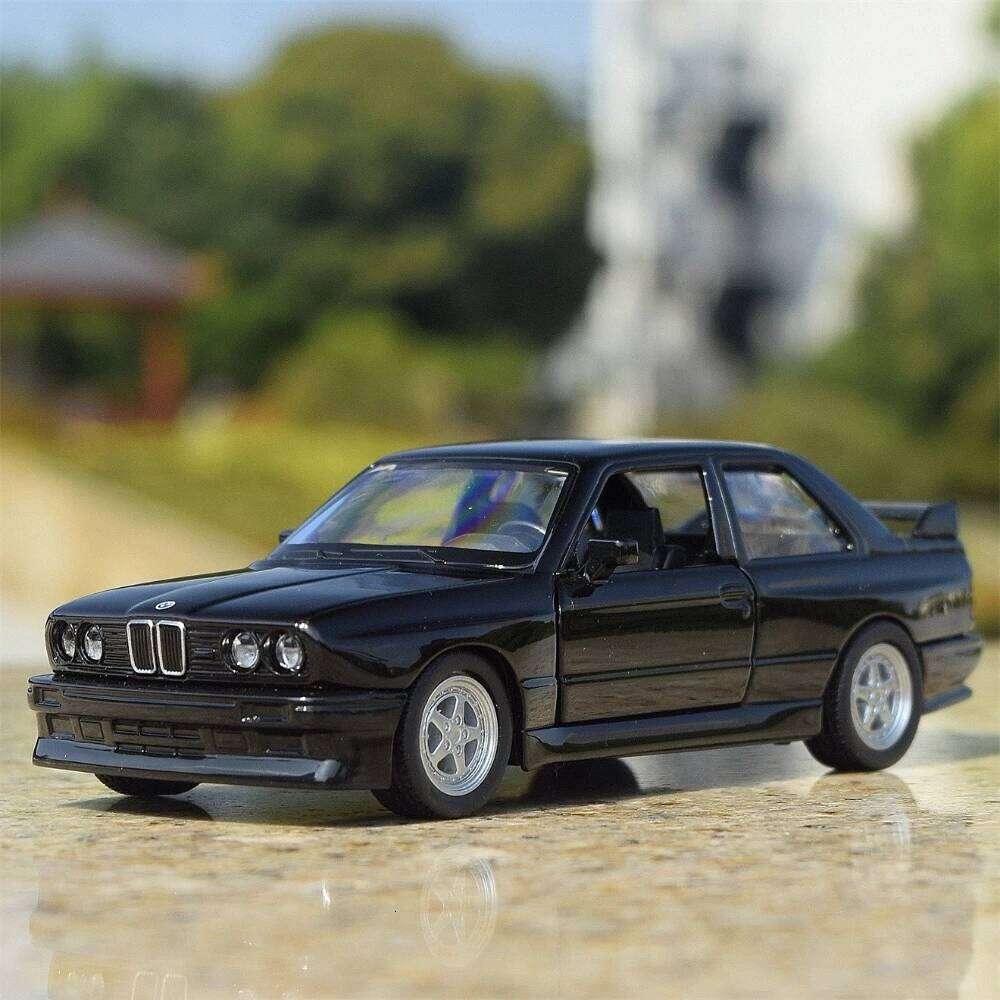 1:36 BMW M3 1987 M4 CSL Model Toys Diecast Miniature Car Doors Opened with Pull Back Vehices Decorative Collection Children Gift Z260307