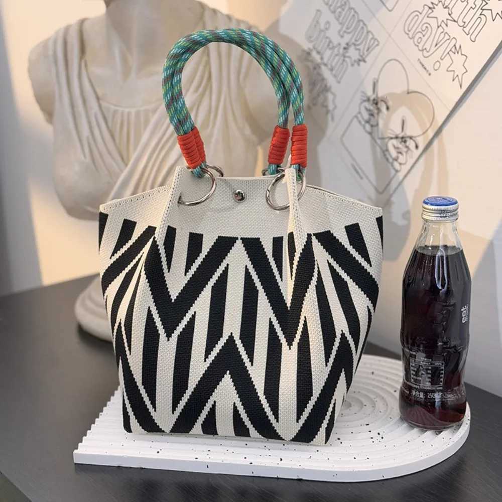 Cute Knitted Bucket Bag Creative Pattern Versatile Wrist Bag Portable Leisure Handbag for Women H260306