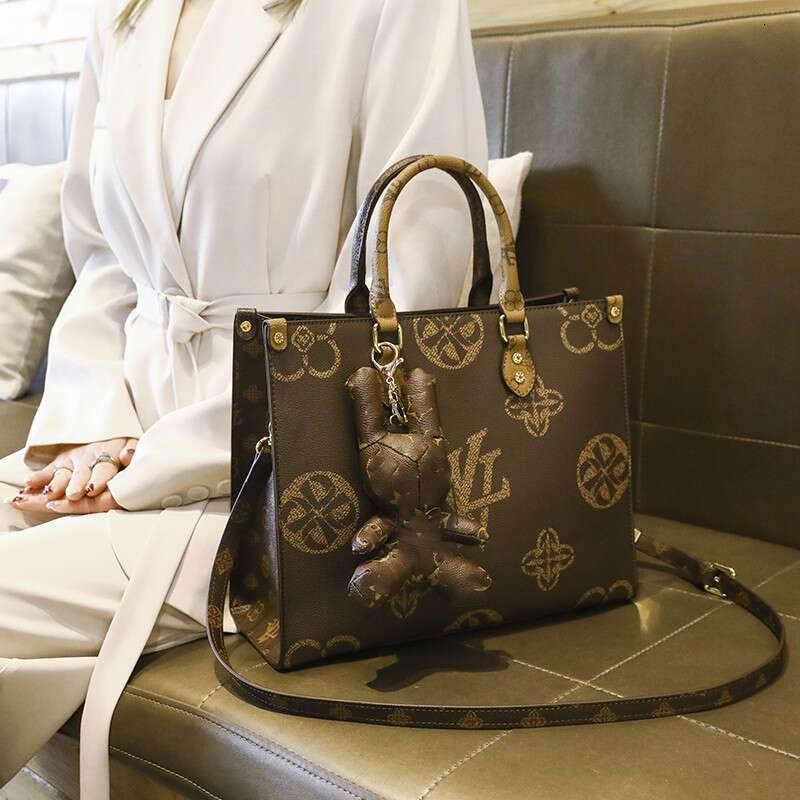 Guangzhou Luxury Handbag 2025 New High-end Vintage Floral Tote Women's Large Capacity Shoulder Bag