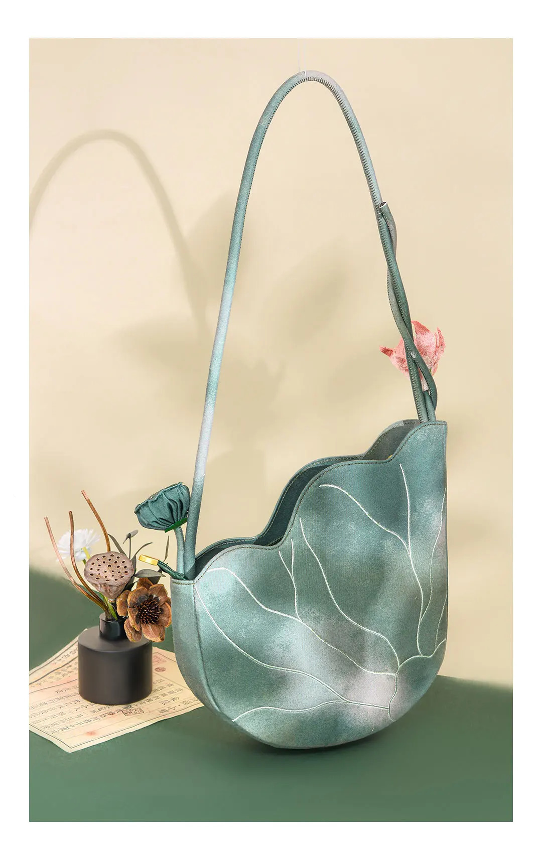 Chinese Style Shoulder Bag Women Exquisite Floral Embroidery Original Handbag 2025 In Elegant Fashion Female Bags 260307