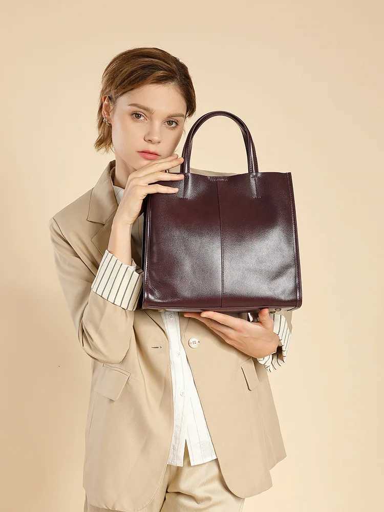 Genuine leather cowhide Womens handbag tote bucket bag 2026 new fashion crossbody bag high quality large capacity shoulder bag H260306
