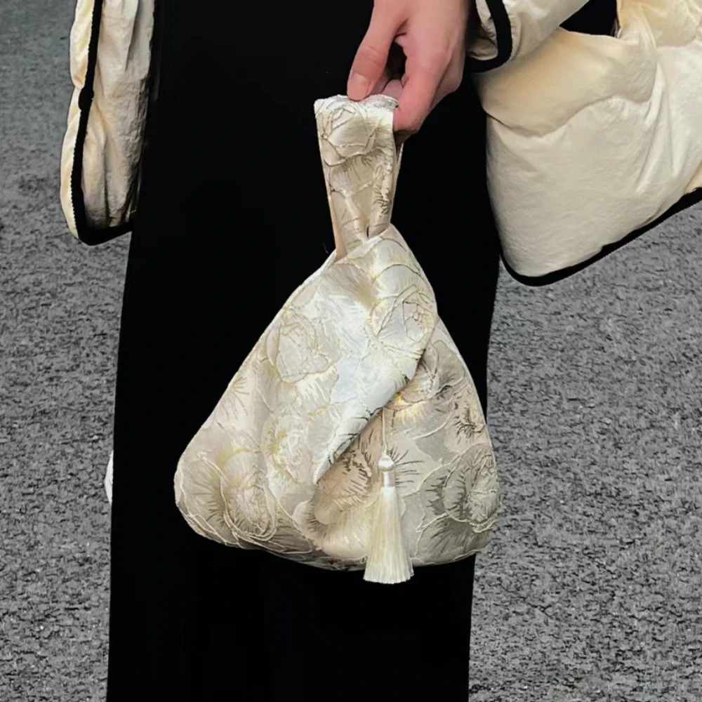 Flower Pendant Lunch Bag Cosmetic Chinese Style Handbag Tassel Knot Wrist Small Item Pouch Cheongsam Accessories 260307