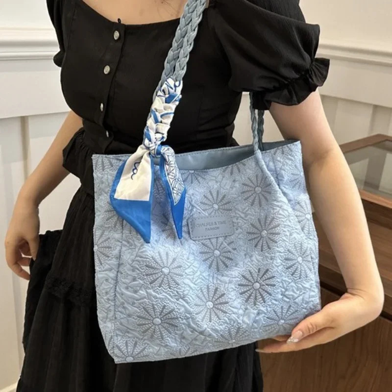 Niche National Style Embroidery Flower Shoulder Bag Summer Autumn Ribbon Decoration Handle Women Casual Tote 260307