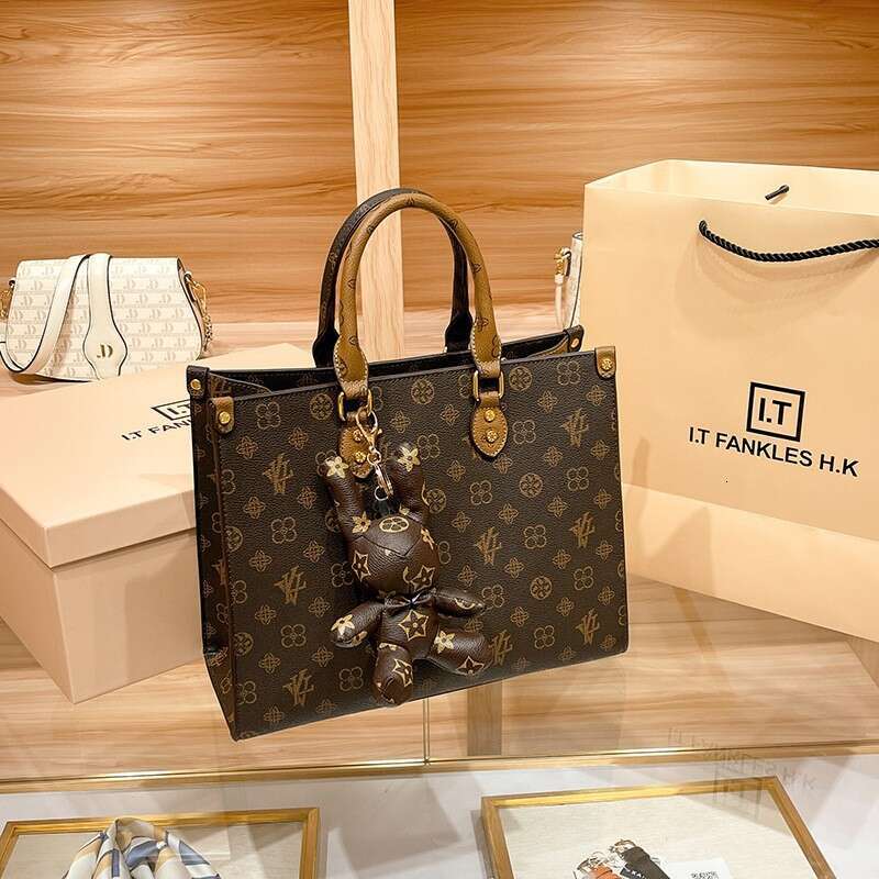 Guangzhou Luxury Handbag 2025 New High-end Vintage Floral Tote Women's Large Capacity Shoulder Bag
