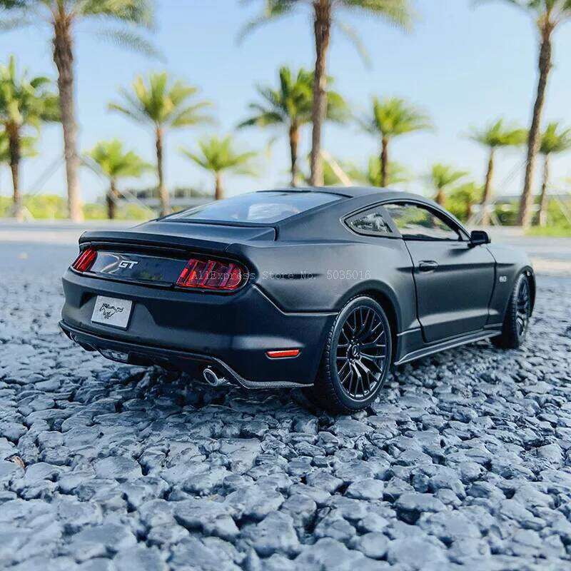 new Maisto 1:18 2015 Ford Mustang GT sports car Alloy Retro Classic Model Car Decoration Collection gift Z260306
