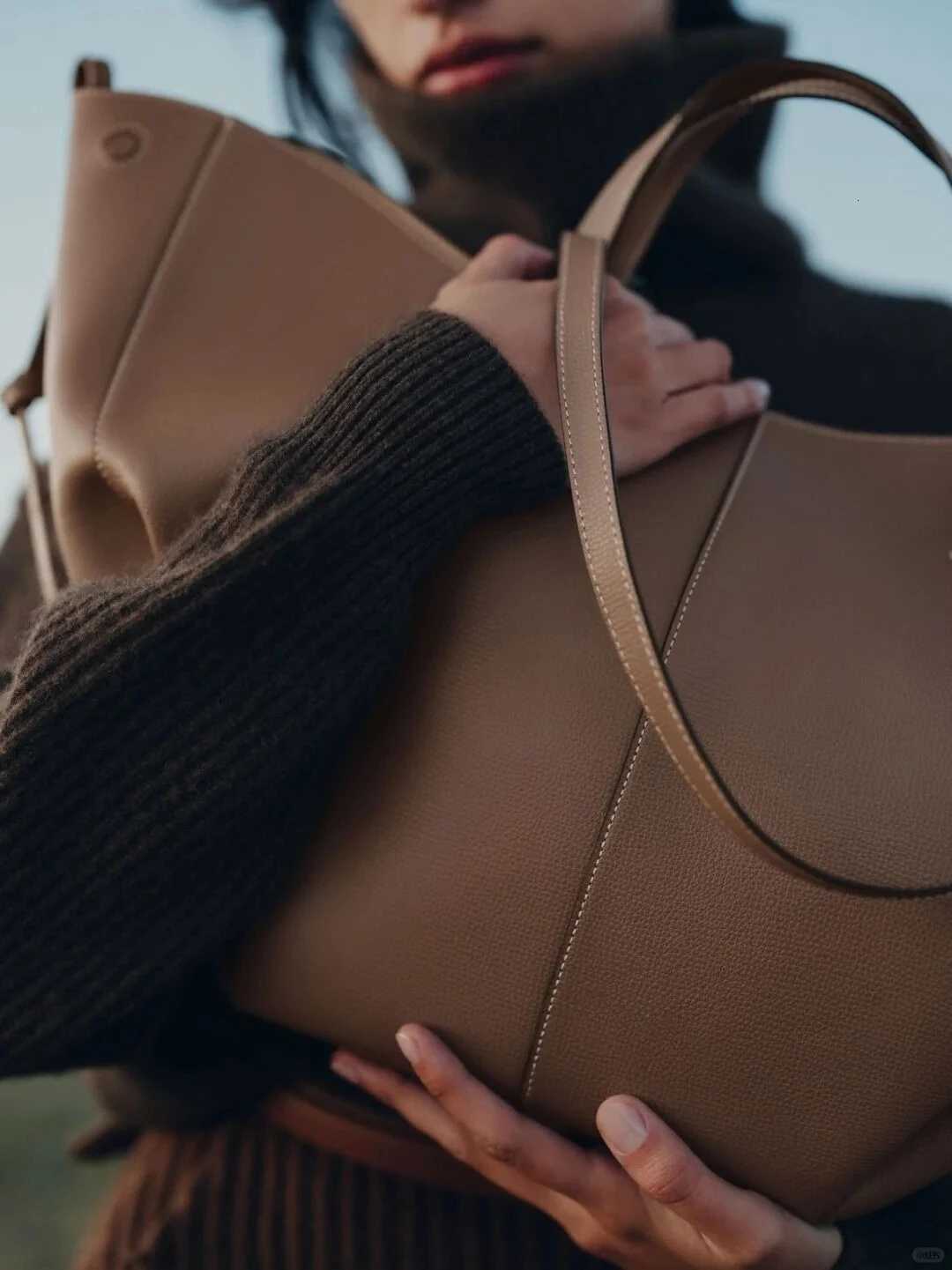Fashionable French wing bag genuine leather tote bag niche hand-held large capacity shoulder underarm bag good gift H260306