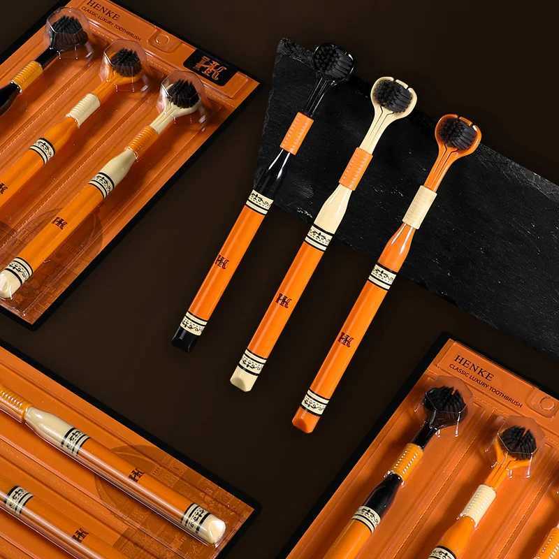 This 3-piece orange triple-head toothbrush set with ultra-fine soft bristles is ideal for adult daily home care and travel portability.T260307