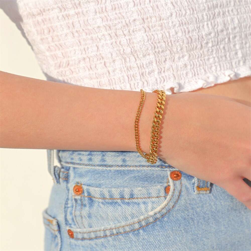 Carefully selected European and American couple's personalized bracelets, fashionable Cuban chain versatile hand accessories, stainless steel ele
