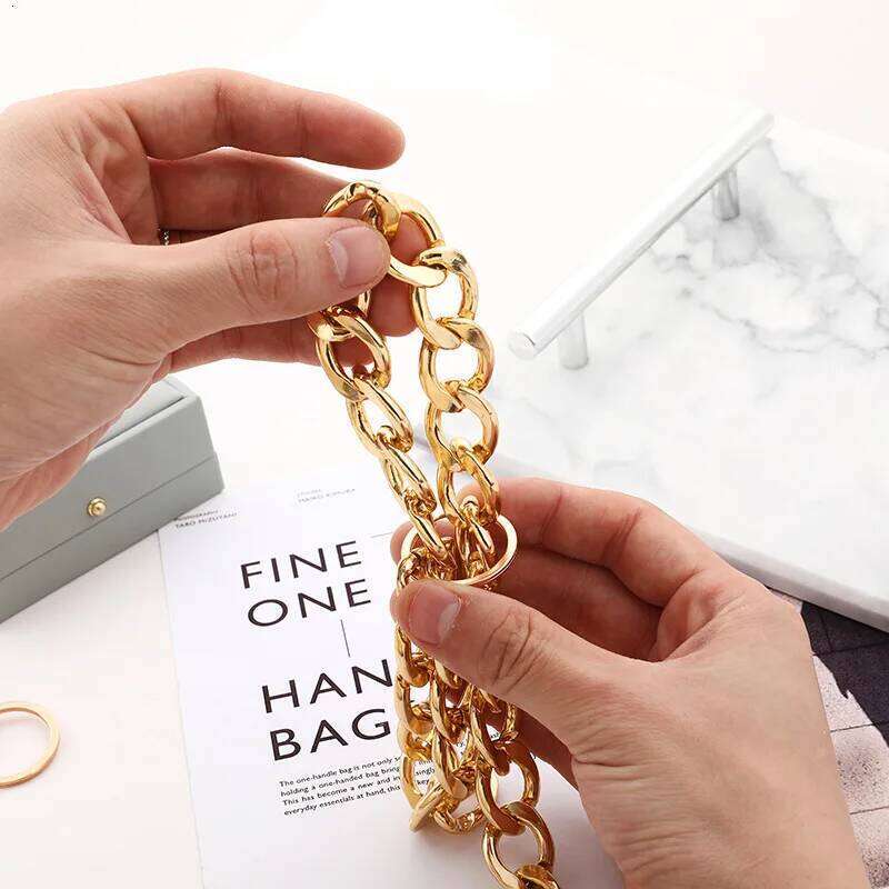 Luxury Gold Pet Necklace Dog Chain Choker For Pitbull Teddy French Bulldog Metal Collar Pets Jewelry Products 26Y0301