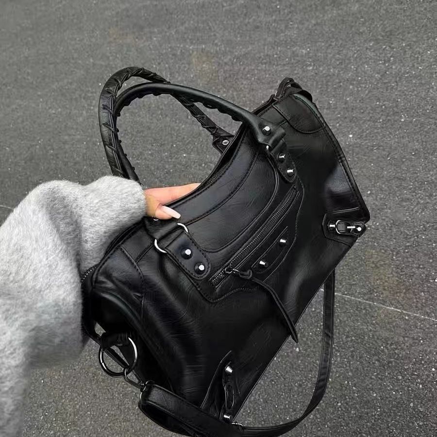 New spicy girl inlaid motorcycle bag with large capacity and high-end feeling shoulder and armpit crossbody bag handbag luxury handbag designer bag sh