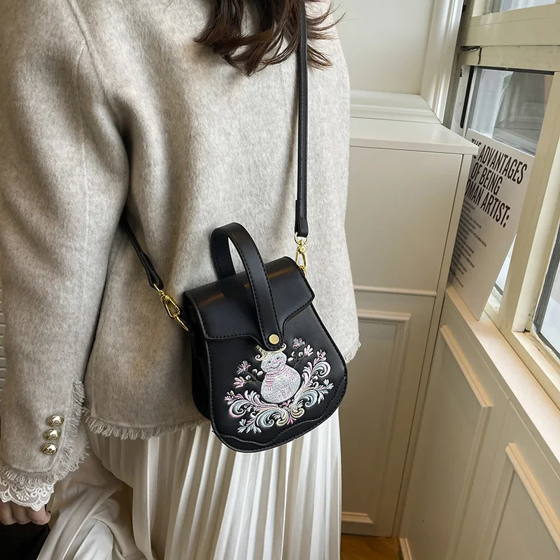 PU leather womens singleshoulder bag Chinesestyle embroidered embossed flap buckle handheld crossbody for women 260307