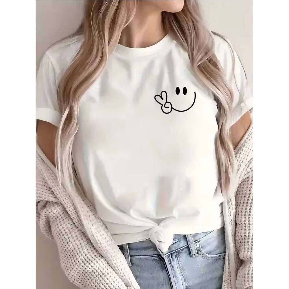 26 Stylish Tee with Adorable Smile Loose and Casual Versatile for Daily Wear Fashionable Women Men T-shirt Clothing Top XJ260306