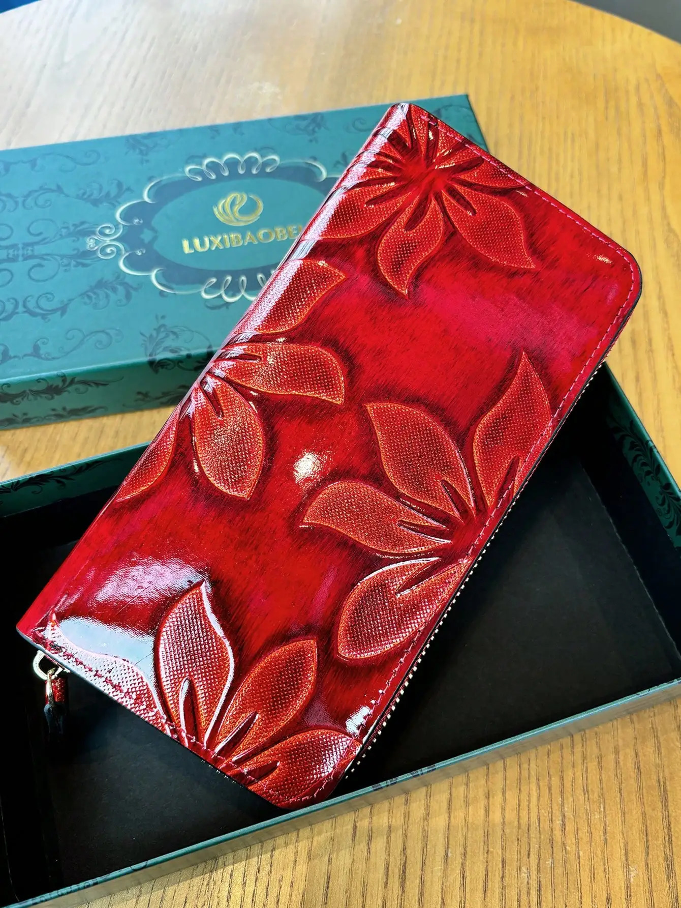 Highend retro carved long ladies purse fashion elegant leather carving flower clutch bag can put mobile phone multicard 260307