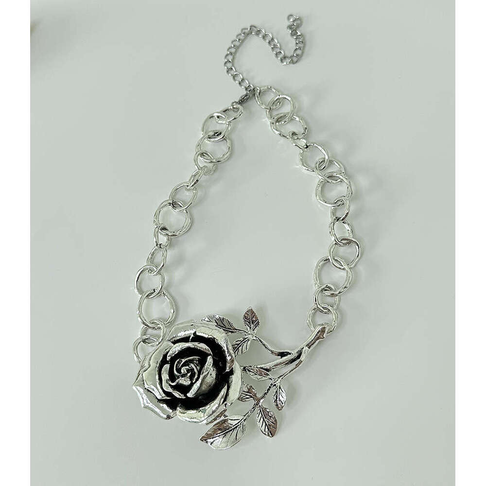 ZA European American Fashionable Unique Three-Dimensional Rose Flower Pendant Necklace with Stylish Metal Ring and Thick Clavicle Chain
