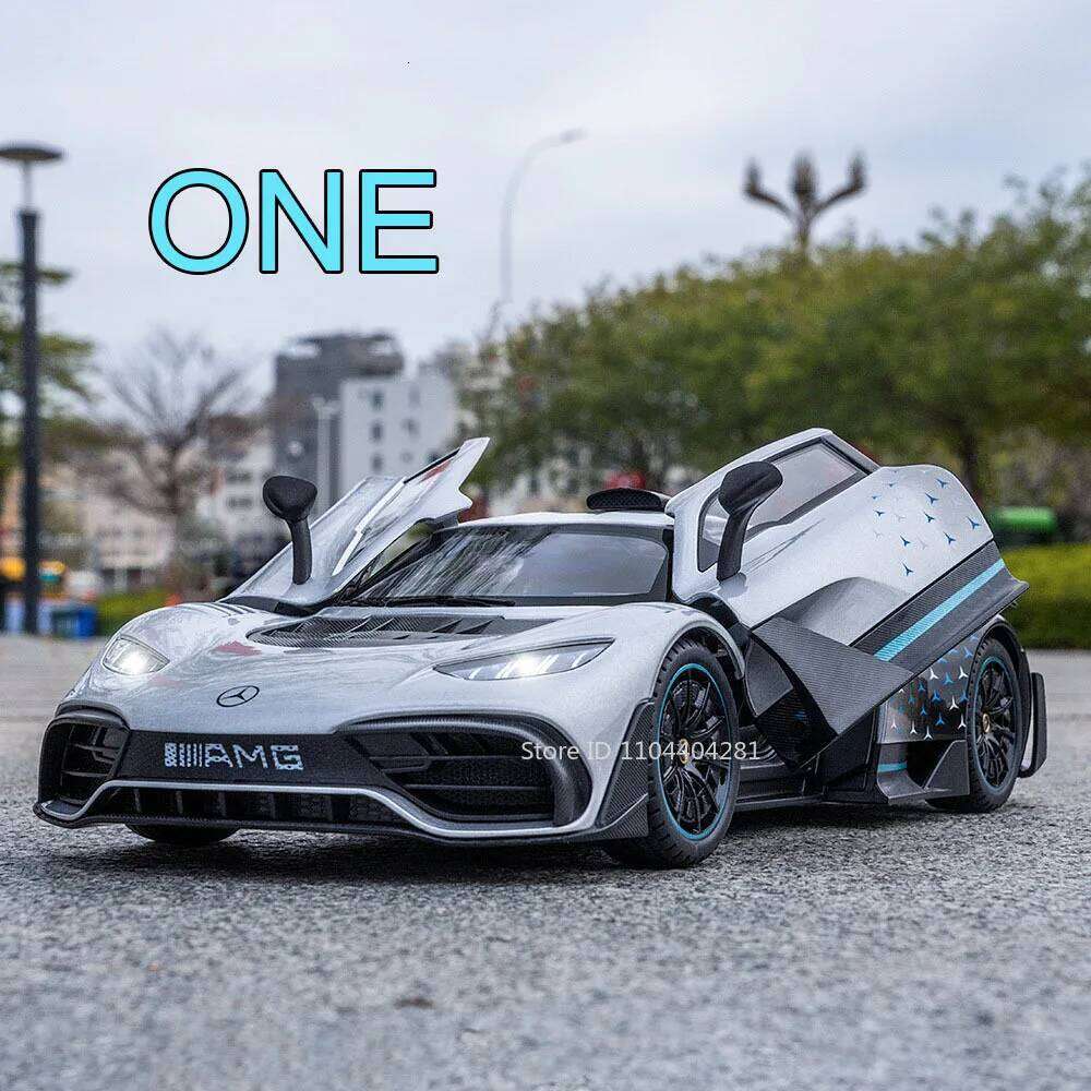 1:18 ONE GTR Alloy Sports Car Model Diecast Toys Doors Opened Sound Light Pull Back Miniature Vehices for Friend's Birthday Gift Z260306
