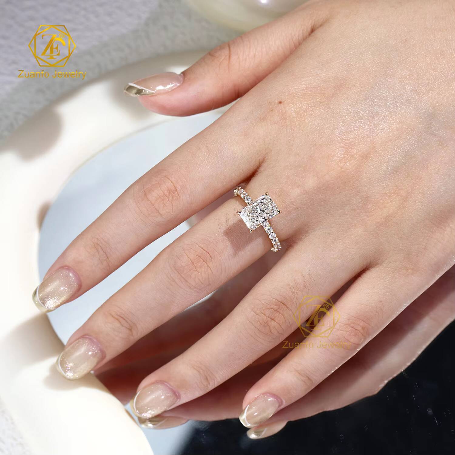 Hot Selling 1CT 15CT Radiant Cut Engagement Ring Iced Out Diamond IGI Certified Cvd Lab Grown Created Diamond Ring 14K Gold