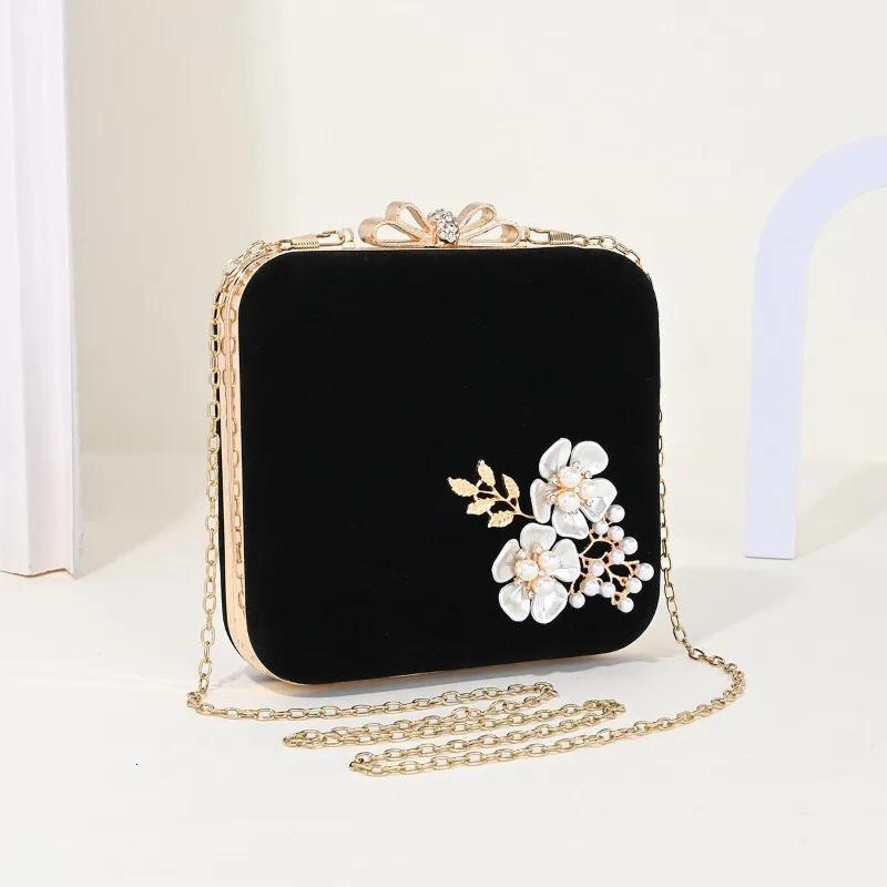 Chinese Style Bag 2025 Elegant Clutch Purse for Women Chain Wedding Banquet Evening Bridal Party Handbag 260307