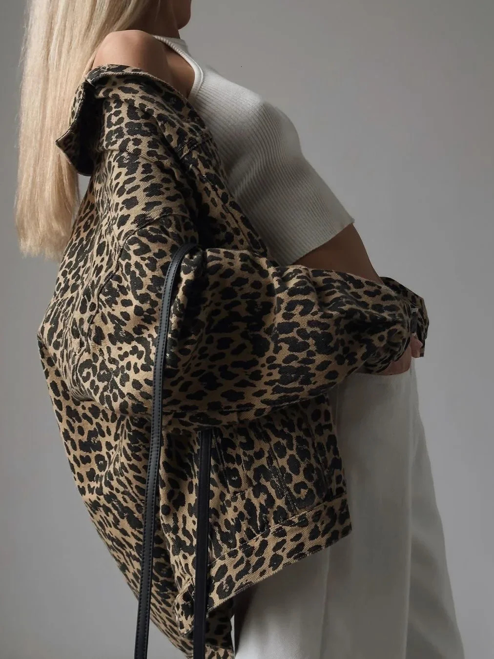 Casual Leopard Print Denim Jacket for Women Spring Loose Fit with Pockets and Buttons Trendy Vintage Mid-Length Denim 260303