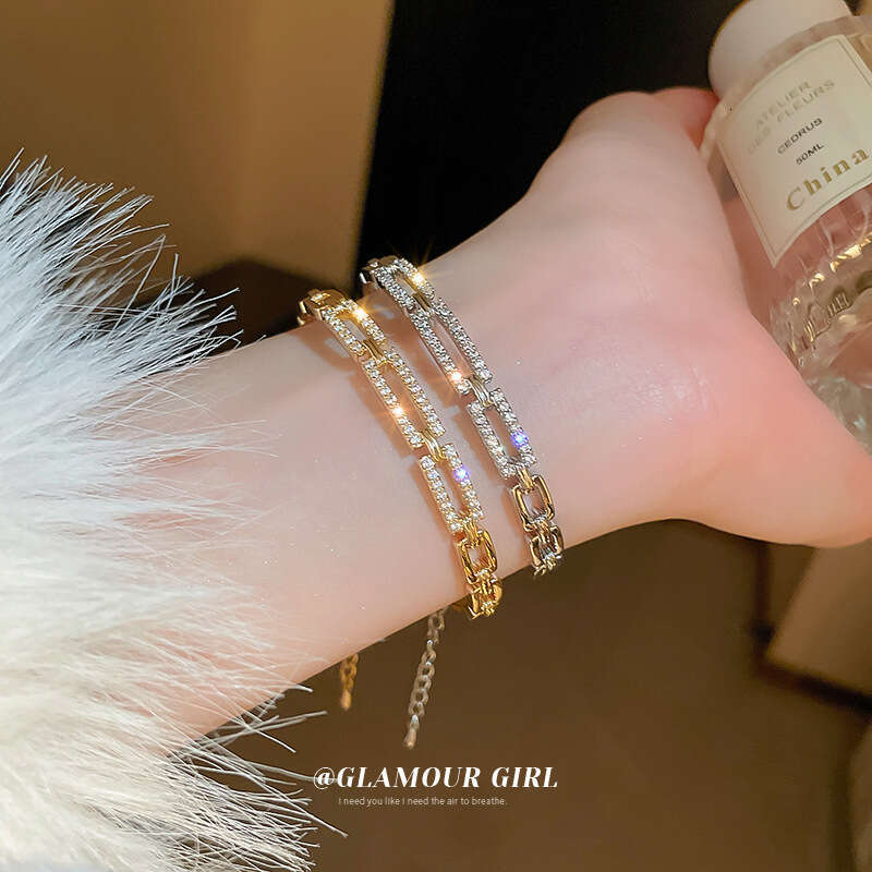 Fashionable and stylish diamond-encrusted pig nose bracelet for women, light luxury full-diamond Design design, versatile adjustable open bangle