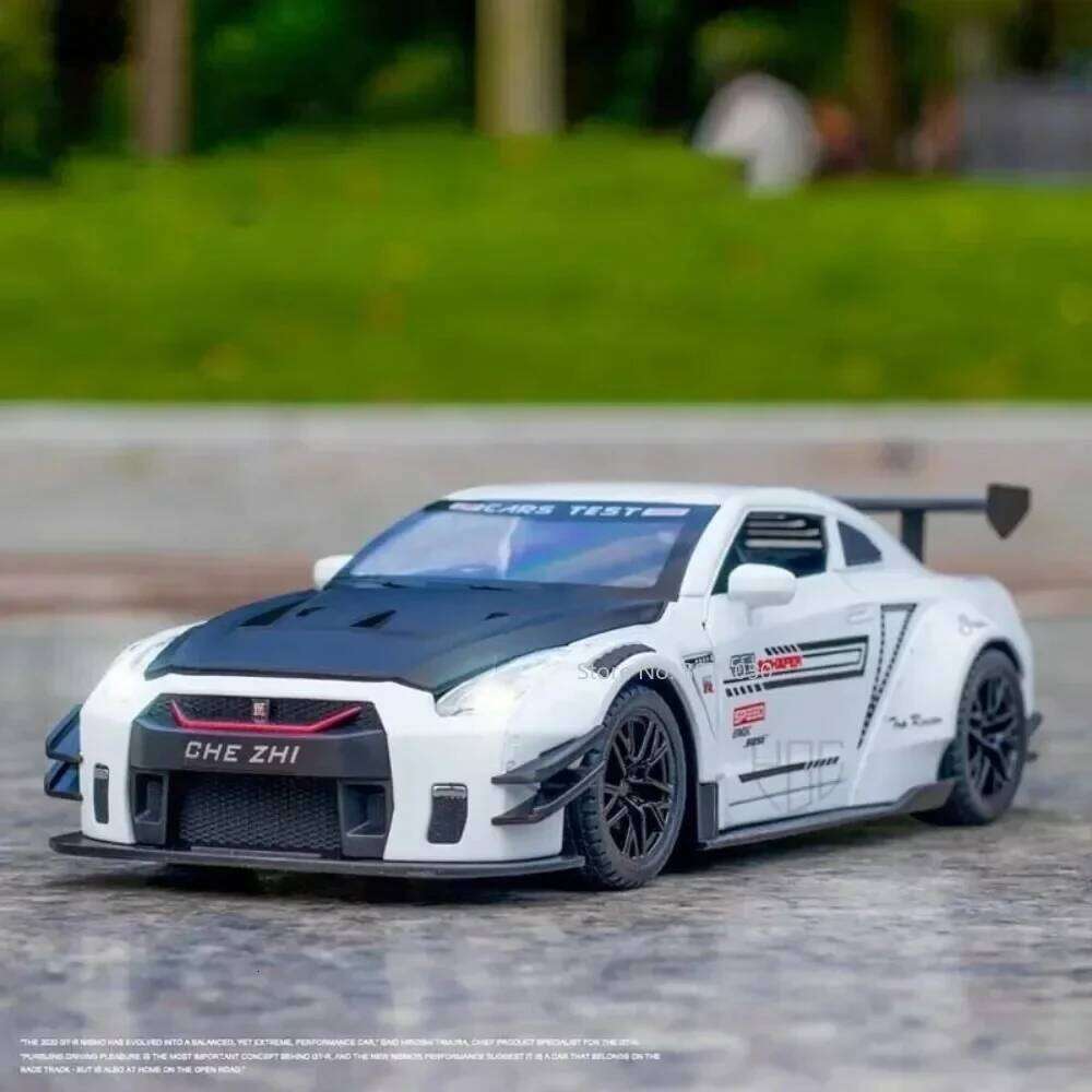 1:24 Scale GTR R35 R50 Alloy Car Model Diecast Toy High Simulation Vehicle with Pull Back Sound Light Toys for Kids Boys Gifts Z260307