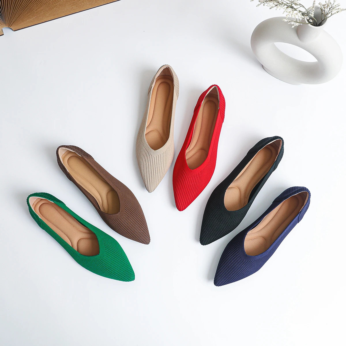 Womens flat shoes with pointed soft knitted sole breathable and comfortable shoes Spring and Autumn model 260306