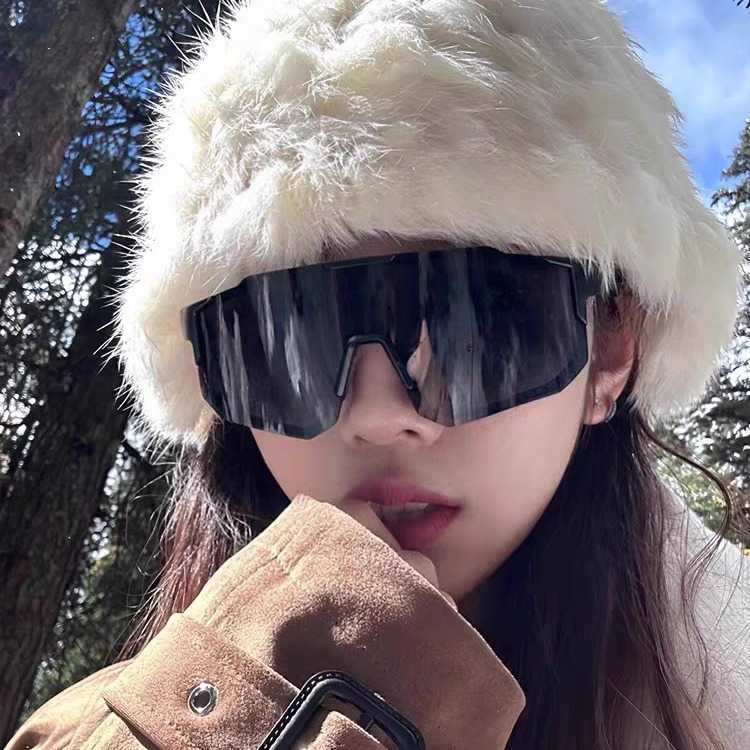 Northeast Snow Sunglasses for Women Mountaineering and Cycling Goggles Windproof Sandproof UV Protection Oversized Frame Trendy and Cool Sunglasses S2