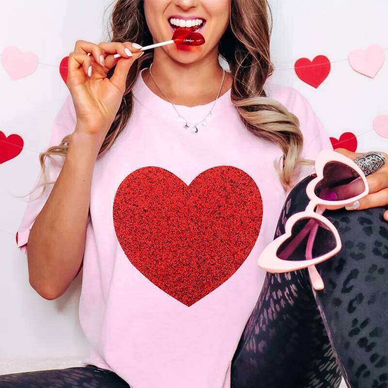 Y2k Graphic Tee Clothes Glitter Red Heart Design T-shirts for Women Fashion Women's Valentines Shirts Summer Casual Pink Tops XJ260306