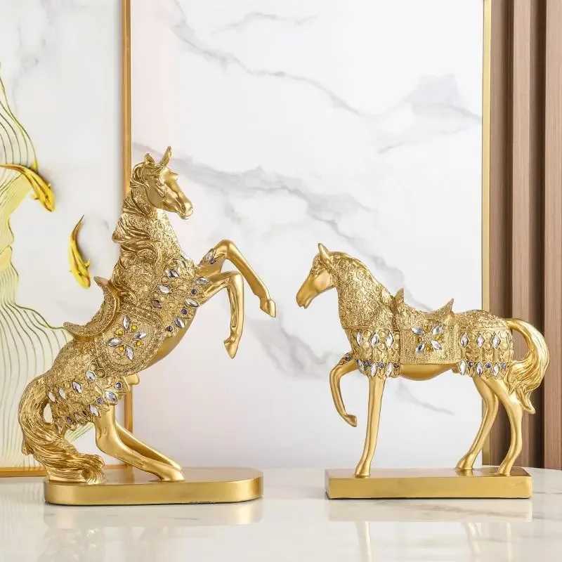 Golden Horse Statue Decor Luxury Resin Sculpture for Tabletop & GiftT260307