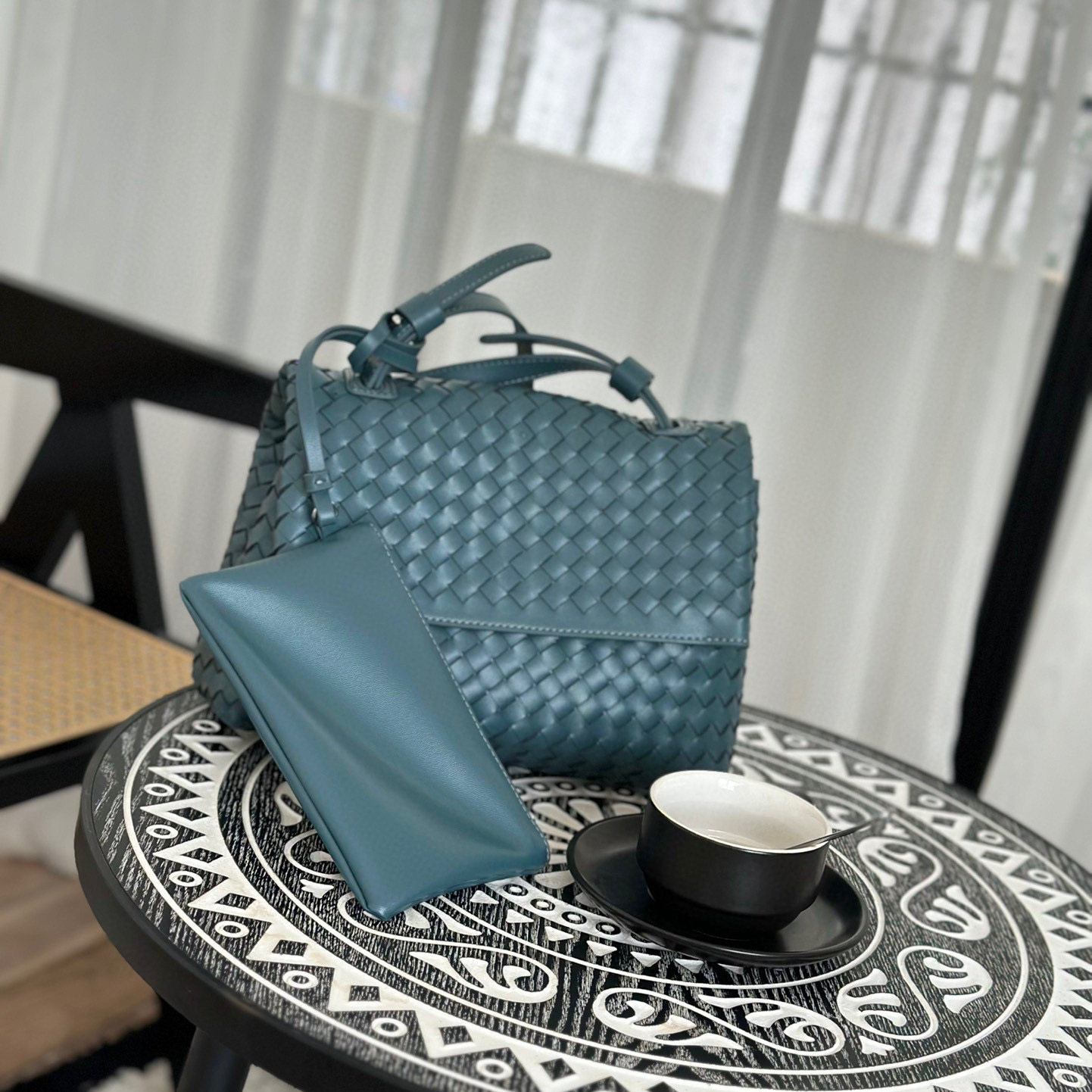 2026 new Genuine leather hand-woven women's bag high-end cowhide shoulder bag flip bag simple and versatile light luxury and literary style bag.
