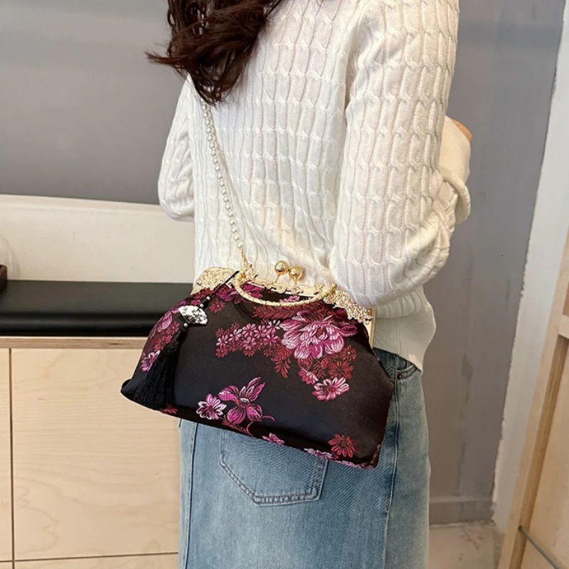 Chinese Style Embroidered Snapbutton Shoulder Bags Cheongsam Traditional Exquisite Womens Handbag Red Bridal Pearl Wedding Bag 260307