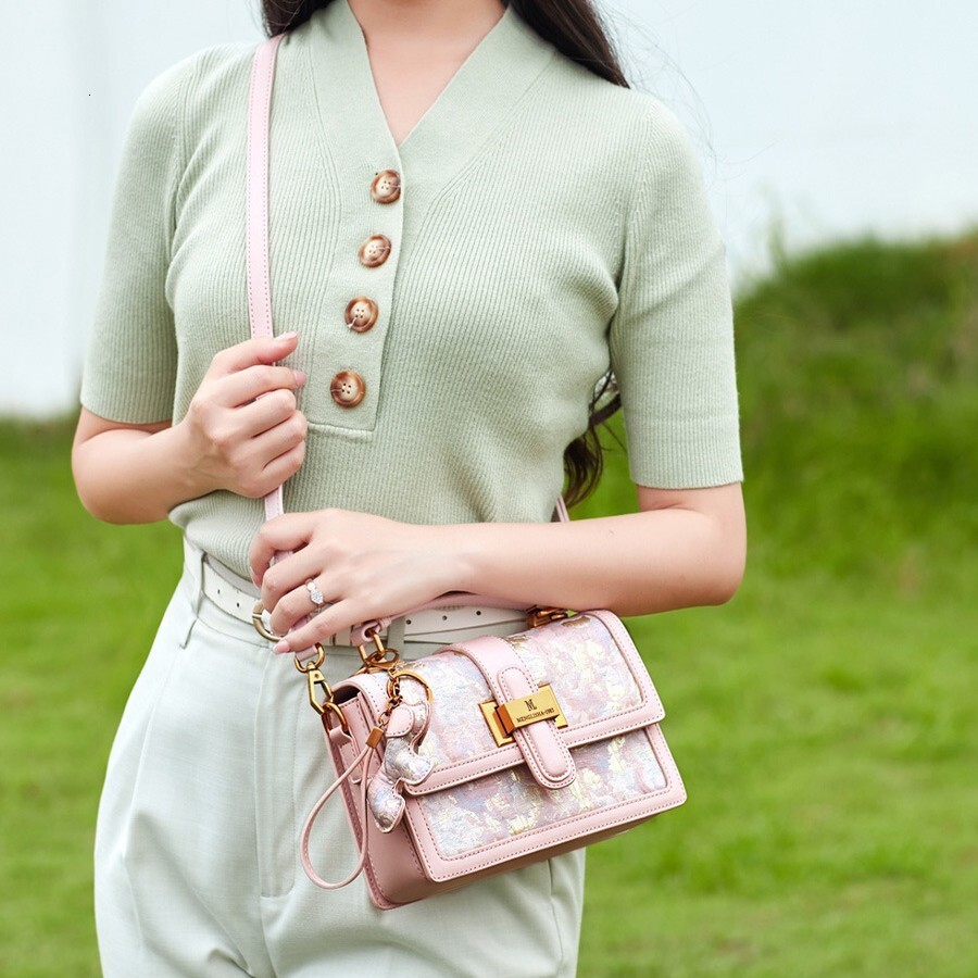 2026 New Top Luxury Free Shipping Women's Designer Bag Large Capacity Shoulder Bag High End Slant Luxury Bag Small Square Bag Women's Commut
