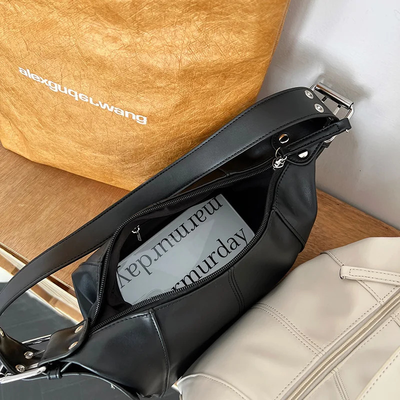 Y2K Style Shoulder Bag Women Underarm Tote Bag Fashion Trendy Motorcycle Handbag Multi-pocket Shoulder for Girls Street Wear 260306