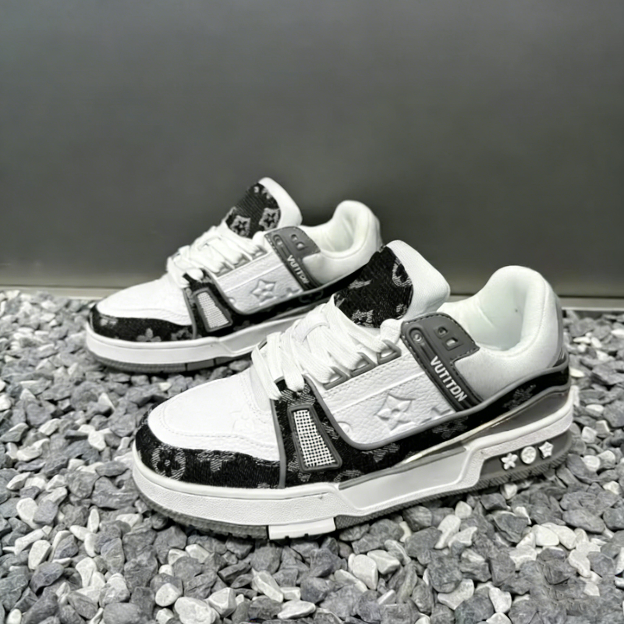 Free delivery Casual Shoes Fashionable casual sports shoes anti slip and comfortable simple low top board shoes