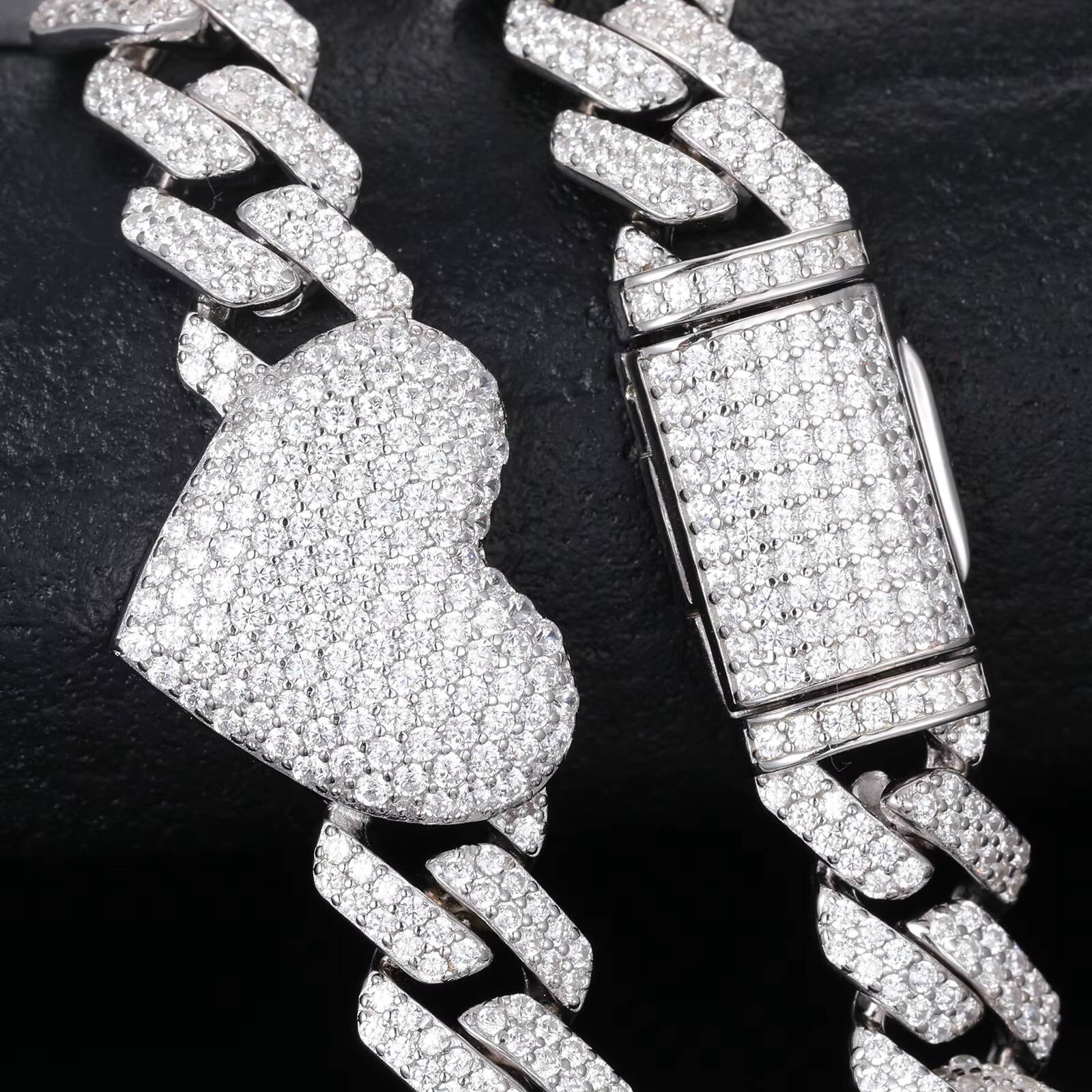 Xs Fashion Hop Jewelry 17mm 925 Sterling Silver Vvs Moissanite Iced Out Heart Charm Cuban Llink Chain Necklace