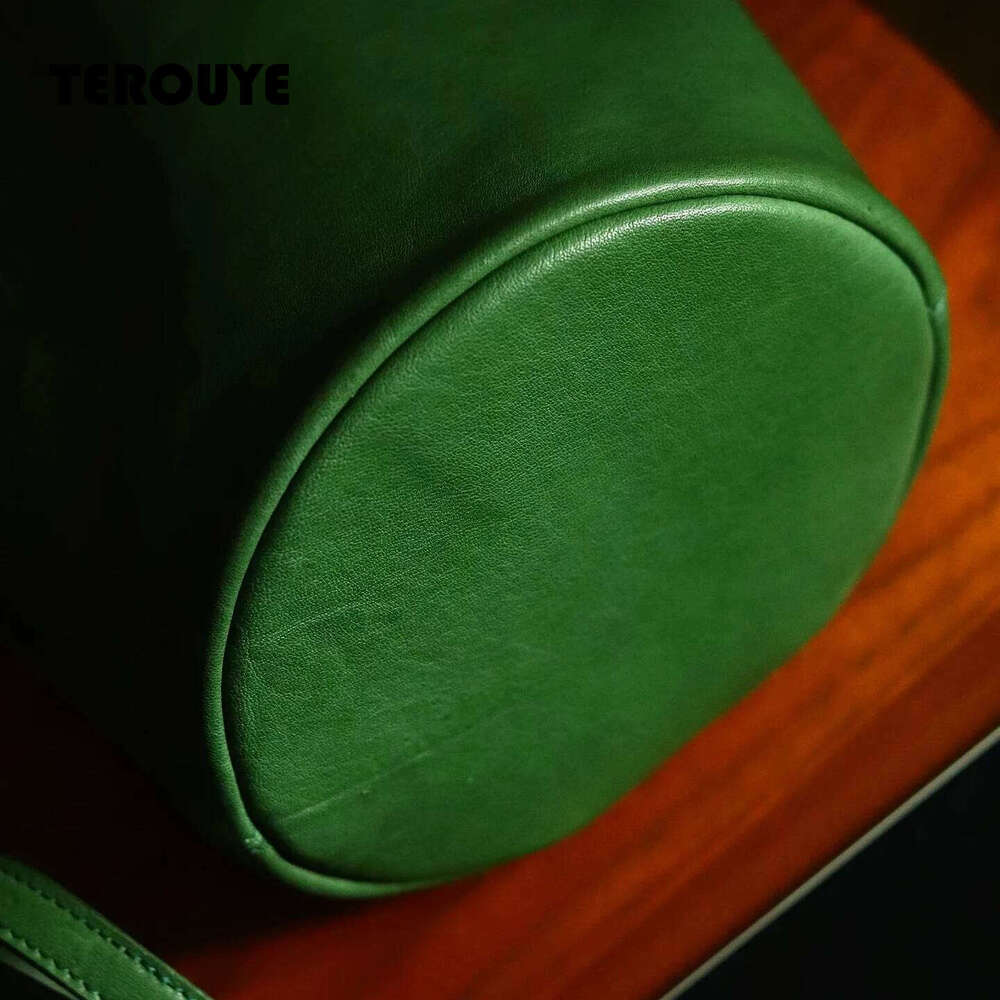 Women's Green Handbag Solid Pu Leather Bucket Bags Large Capacity Female Daily Shopping Composite Pack Commuting Crossbody Bag TEROUYE