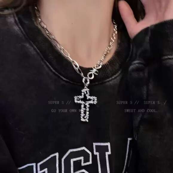 Cross for Men Trendy Cool Light Luxury Niche Women Sweater Ins Hip Hop Disco Design Sense Necklace Cuban Chain