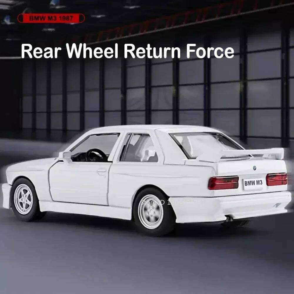 1:36 BMW M3 1987 M4 CSL Model Toys Diecast Miniature Car Doors Opened with Pull Back Vehices Decorative Collection Children Gift Z260307