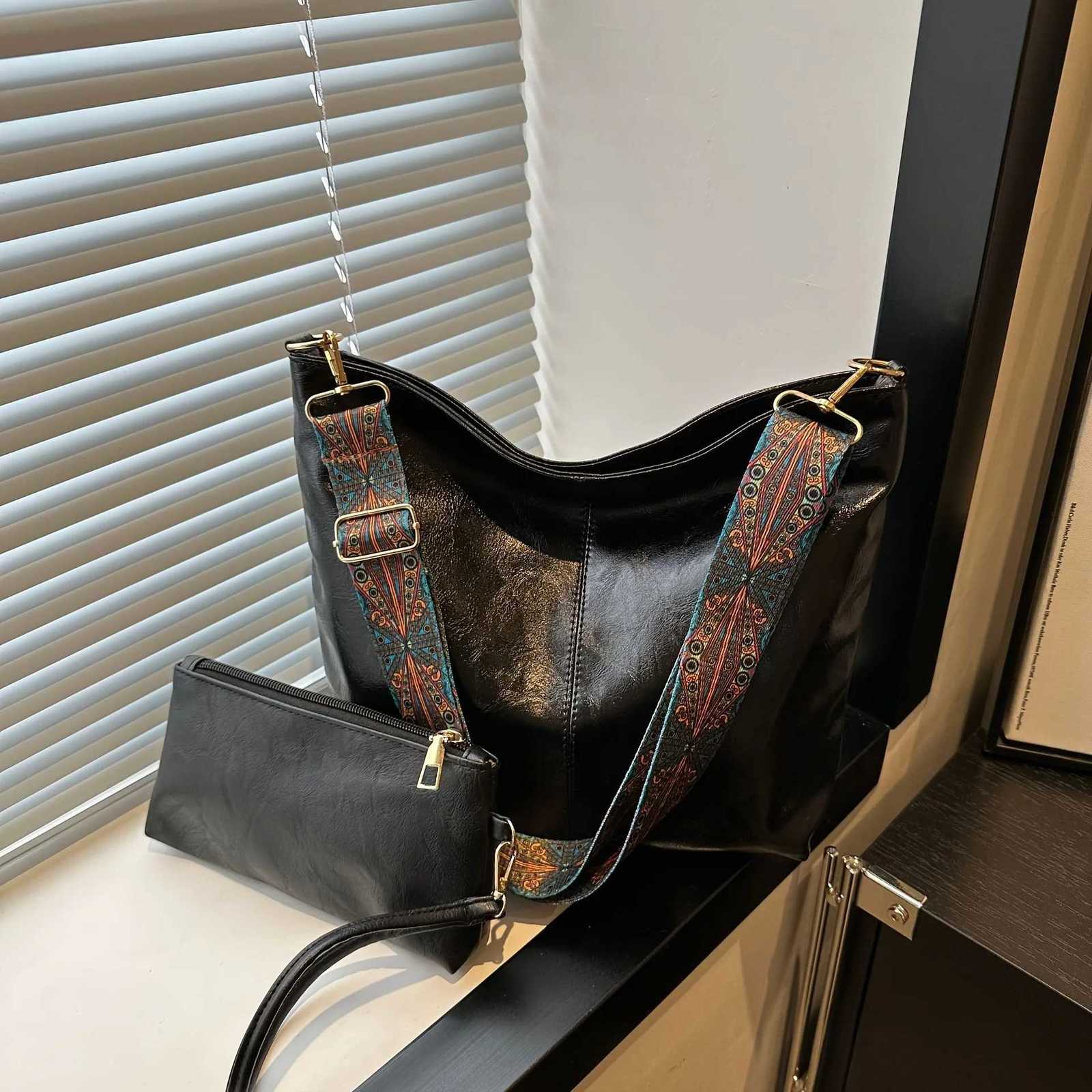 PU Material Womens Bucket Tote Bag Set Adjustable Wide Strap for Daily Need with Fashion Zipper Closure Polyester Lining H260306