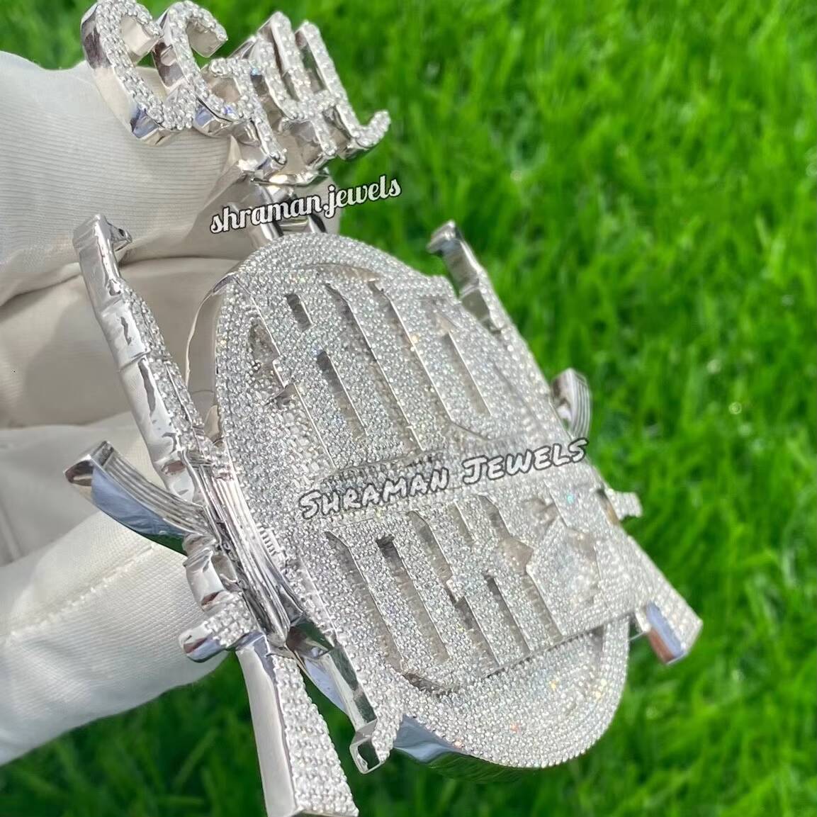 Hot Selling Fully Iced Mens Rapper Hip Hop Style Moissanite Diamond Big Letter Nameplate Gun Pendant Charm Pendants Parties