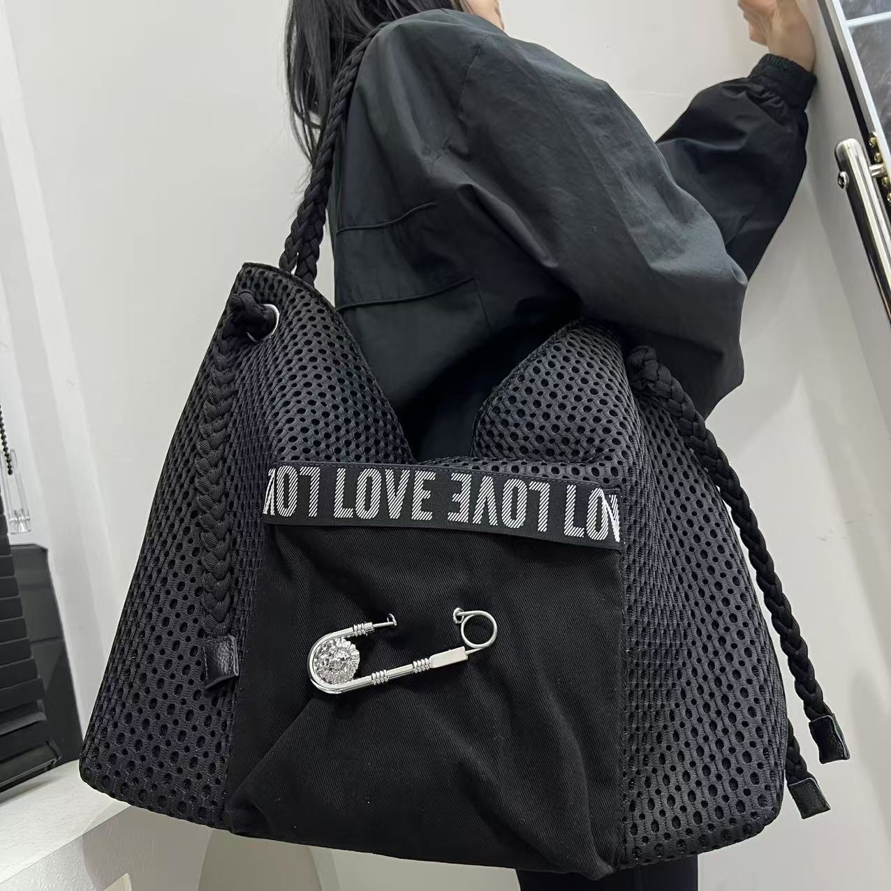 2026 new Women's casual Korean-style new large bag with woven shoulder strap crossbody unique large pin tote bag