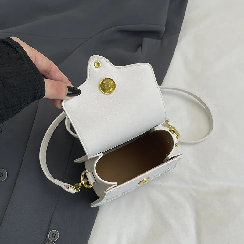 PU leather womens singleshoulder bag Chinesestyle embroidered embossed flap buckle handheld crossbody for women 260307