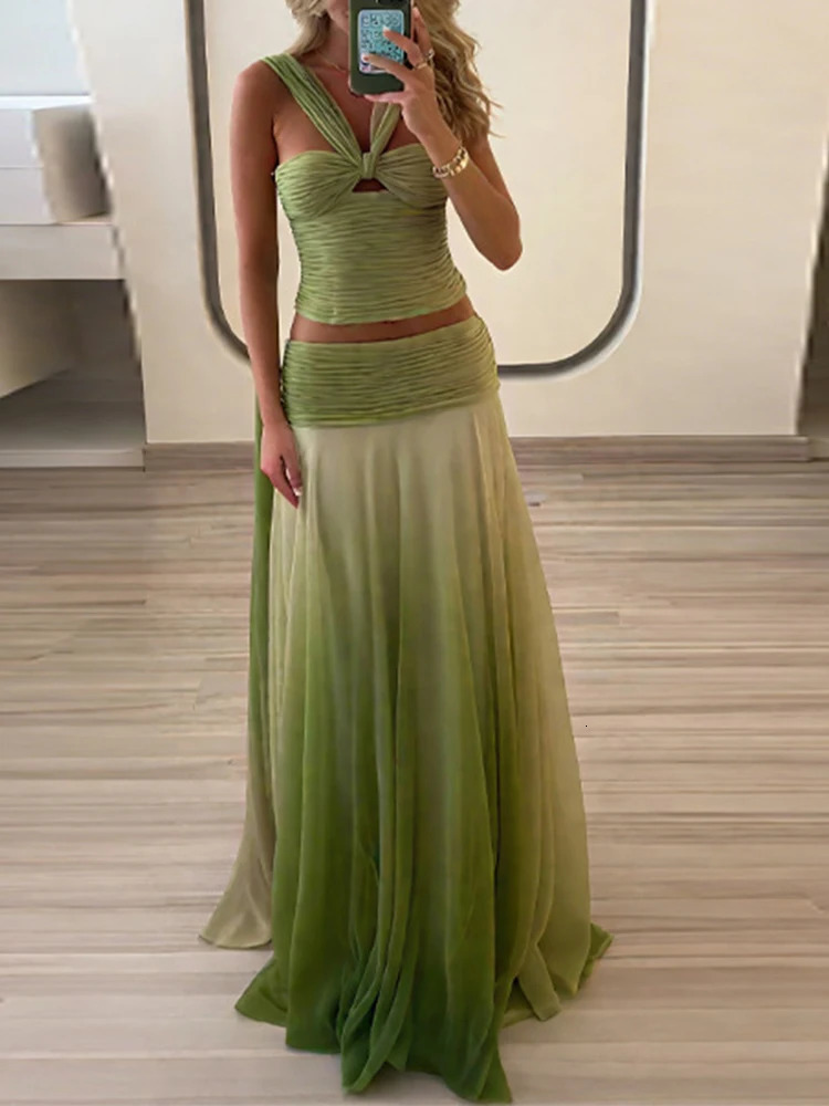 Sexy Halter Tops and Long Skirts Party Outfits Women Fashion Gradient Printed Pleated 2Pc Suit Elegant Sleeveless Backless Sets 260306