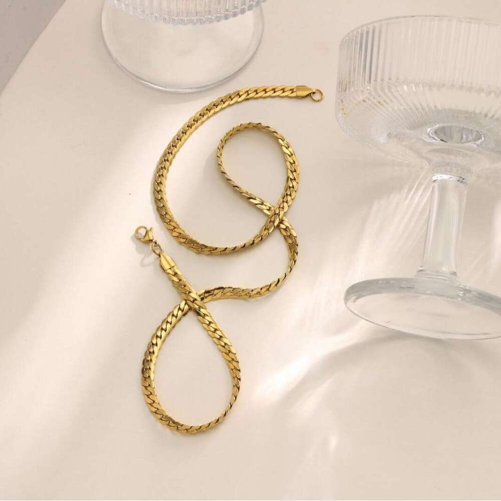 Titanium steel French vintage Cuban chain hip-hop necklace, versatile European and American style, high-quality vacuum-plated 18k real gold jewelry
