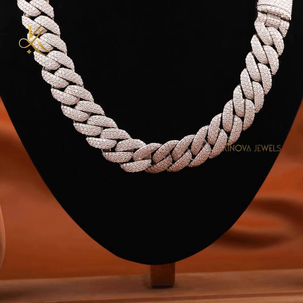 Radiant Hip Hop Neck Chain Featuring Sparkling Moissanite Diamonds Designed For Eye Catching Urban Inspired Jewelry Statements
