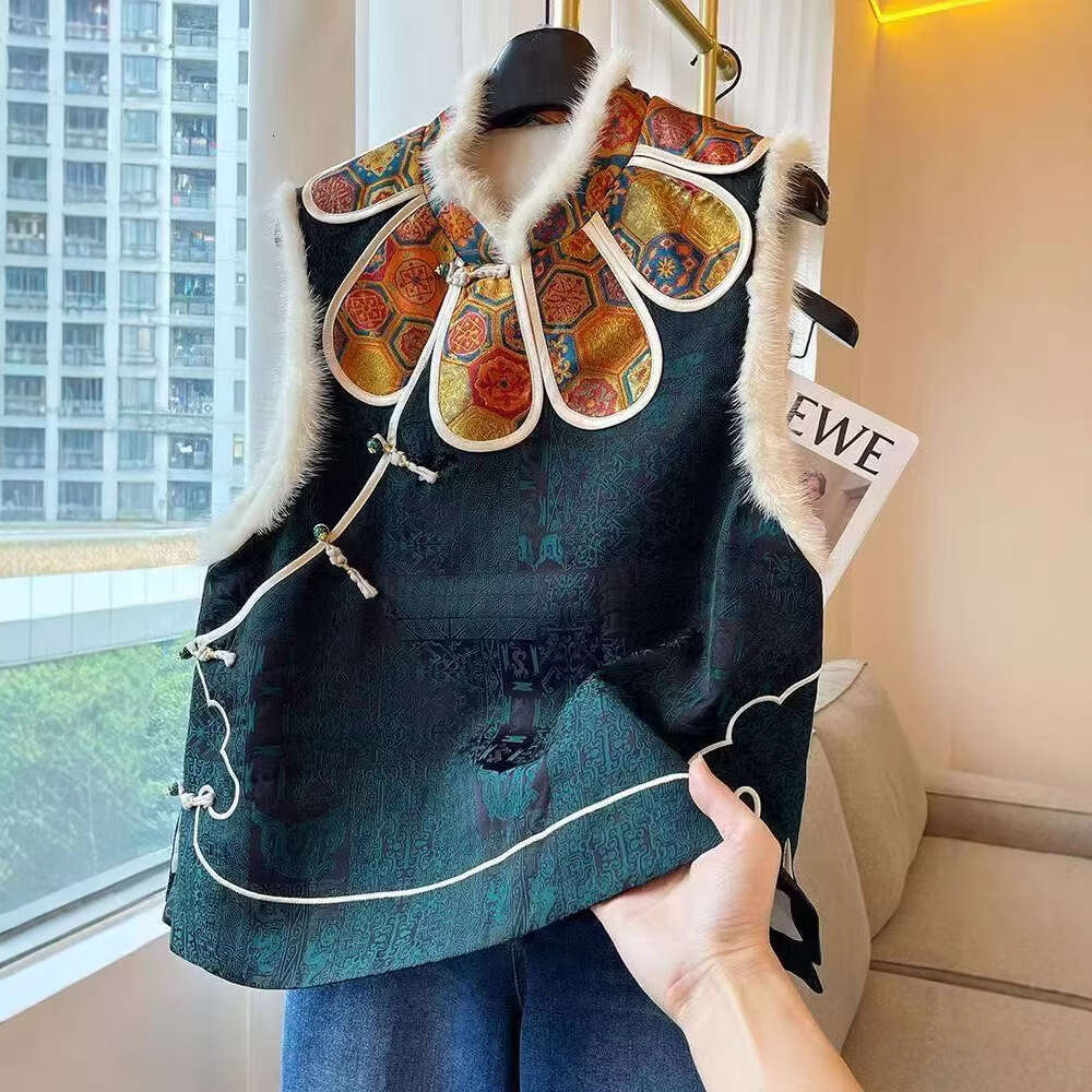 Mardi Hefxessdr New Chinese style traditional button up vest, thickened and padded, sleeveless top, 2025 winter new layered vest