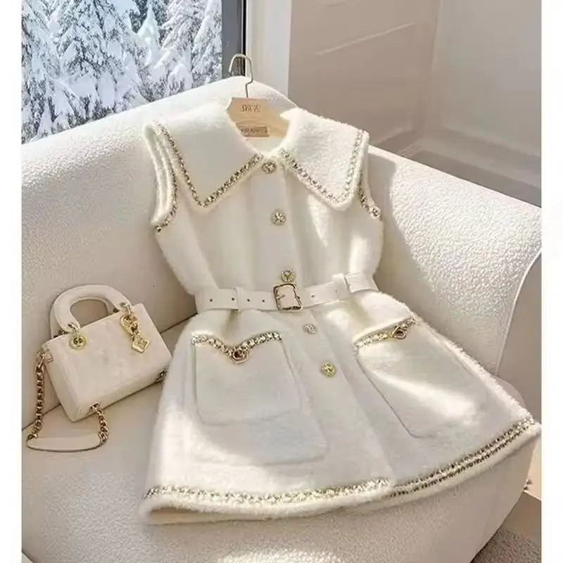 Autumn Winter Sleeveless Unique Womens Lamb Wool Vest Coat Fashion Korean Version Temperament Ladies Waistcoat Jacket 260306