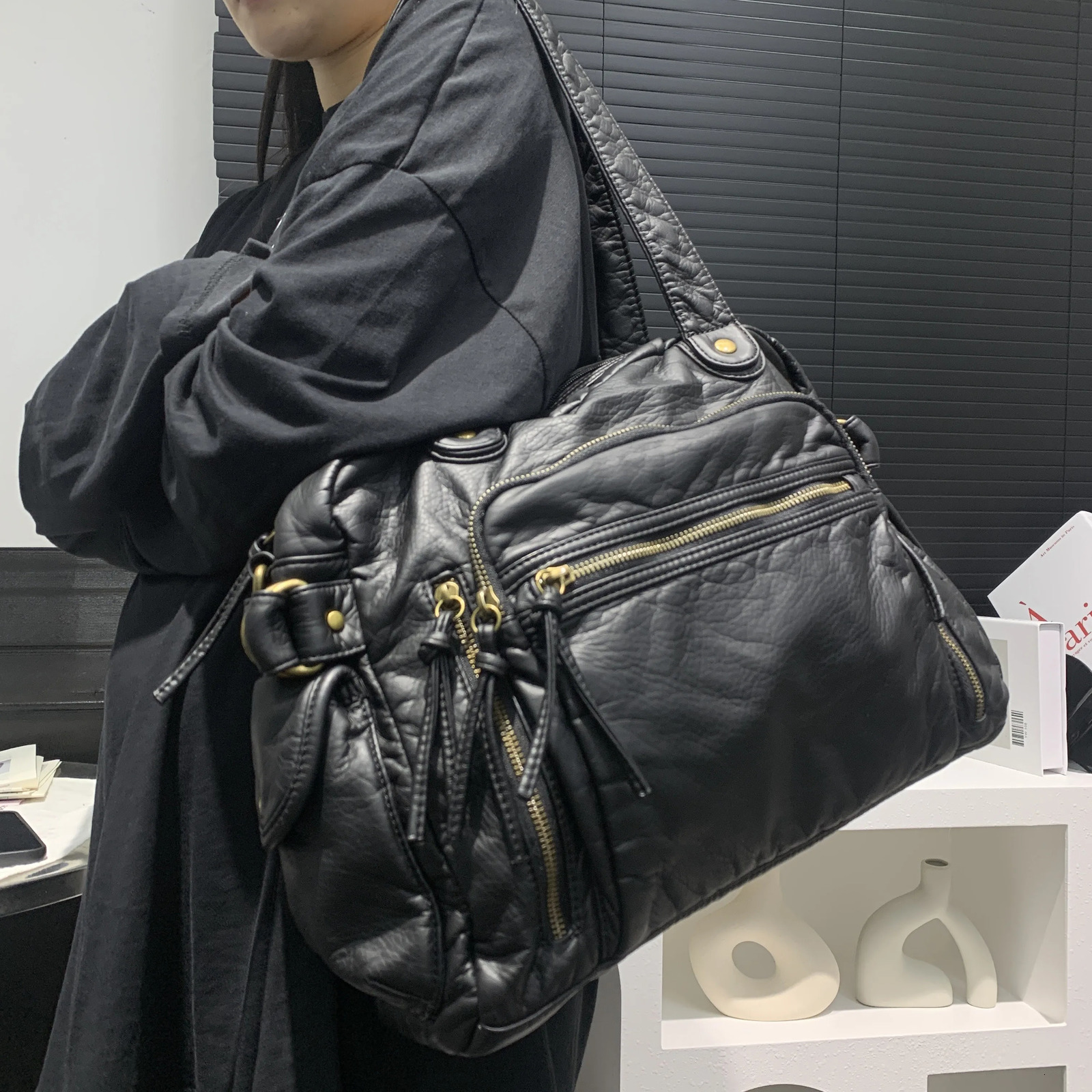 Womens Fashion Retro Tote Bag Soft PU Leather Large Capacity Shoulder Bag Y2K Punk Multi Pocket Crossbody Handbag 260303